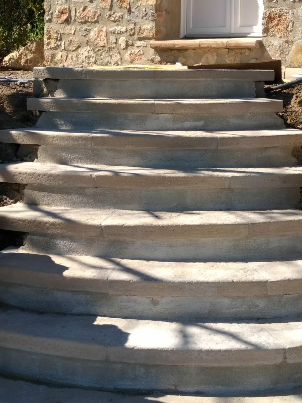 Escalier extérieur pierre reconstituée