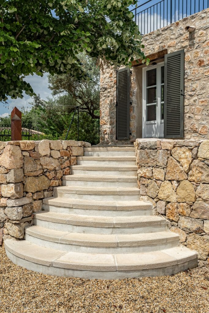 Escalier extérieur façon pierre à l'ancienne